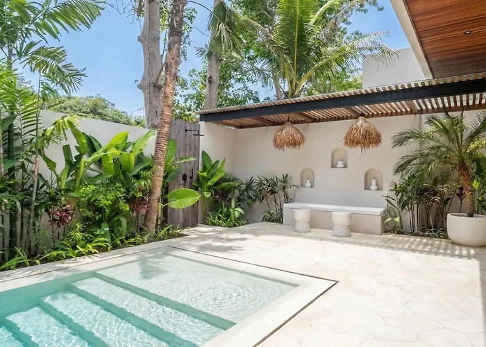 Villa The Dreamland By The Young Uluwatu (Bali)